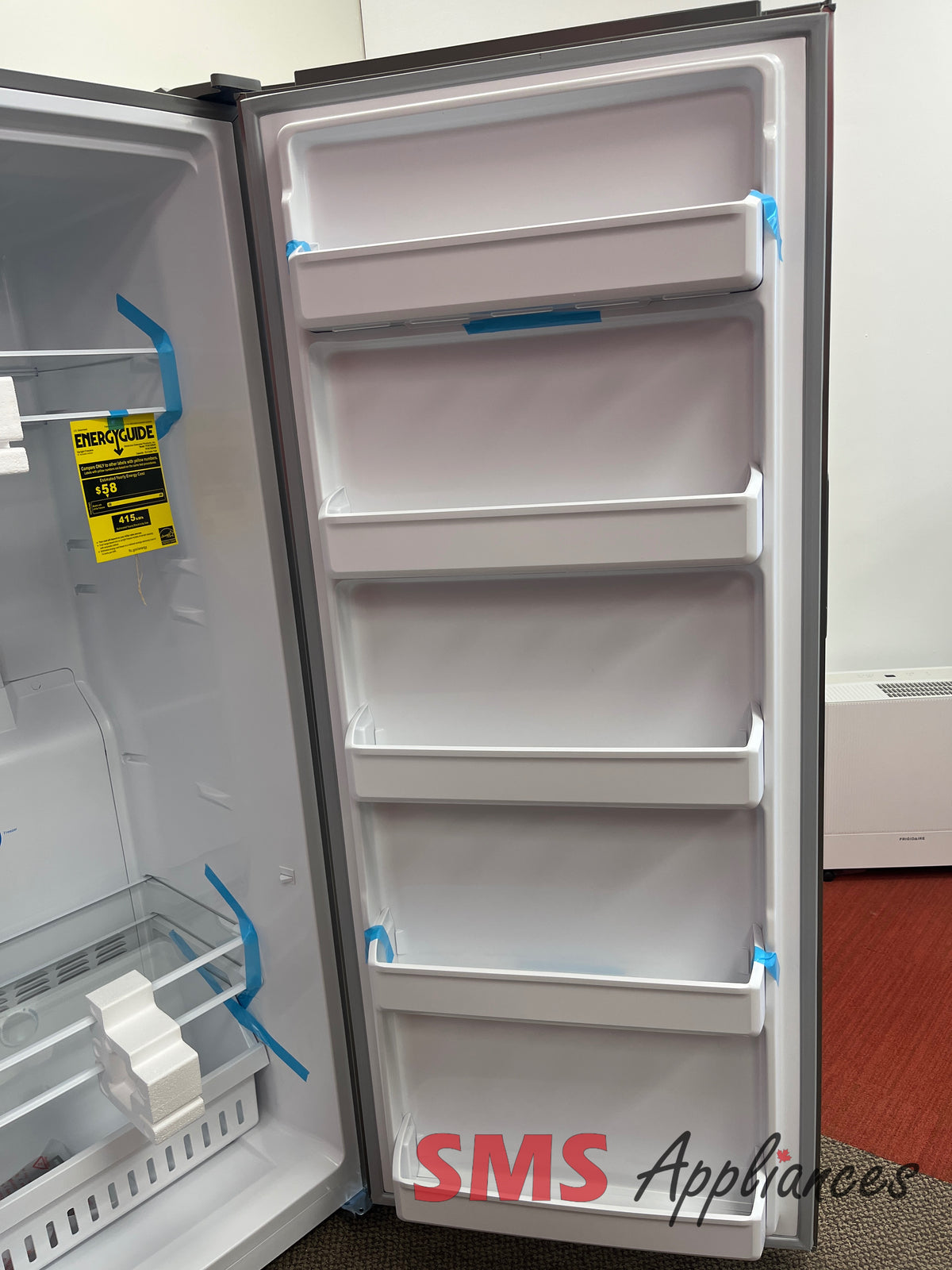 Open Box Freezers FFUE1626AV Frigidaire - Image 3