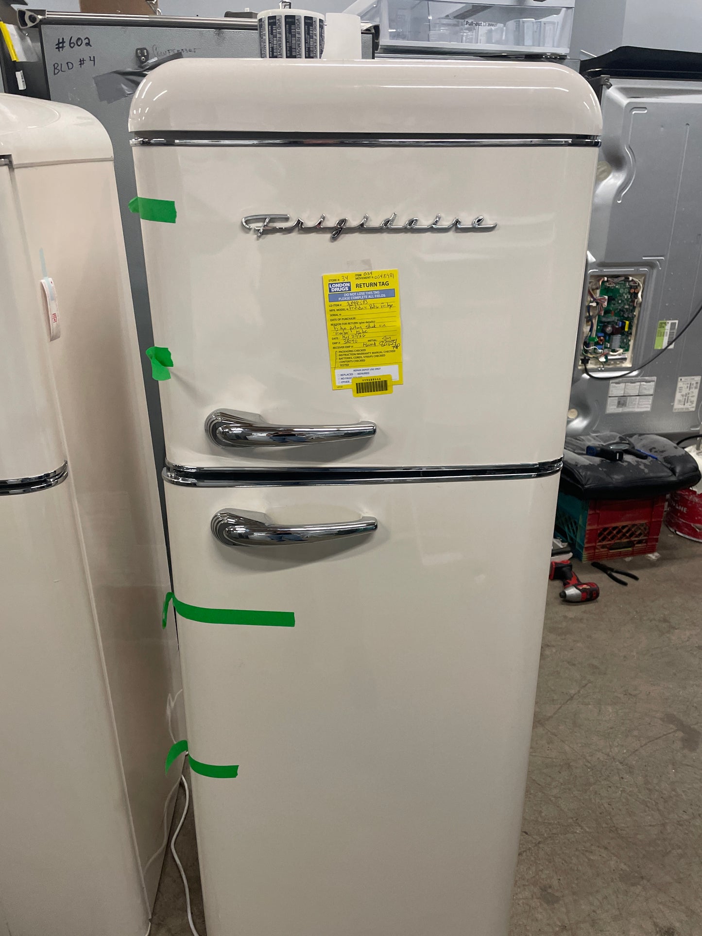 Open Box Fridges Frigidaire - Image 1