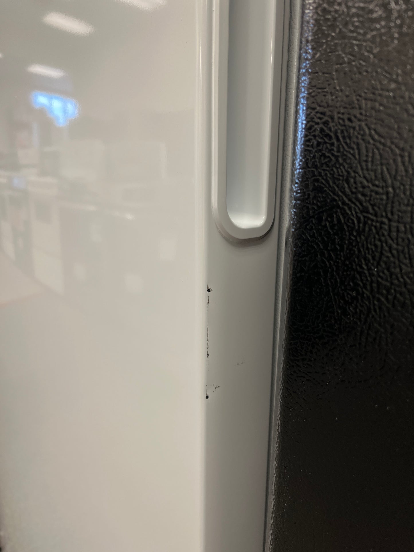 Refurbished – 33" Freezer Frigidaire FFUE2022AF