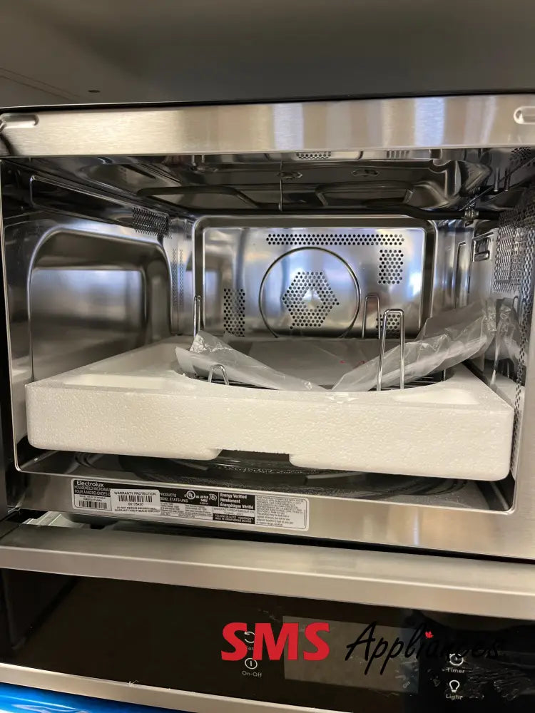 Open Box – 22’’ Microwave Electrolux EMBS2411ABA