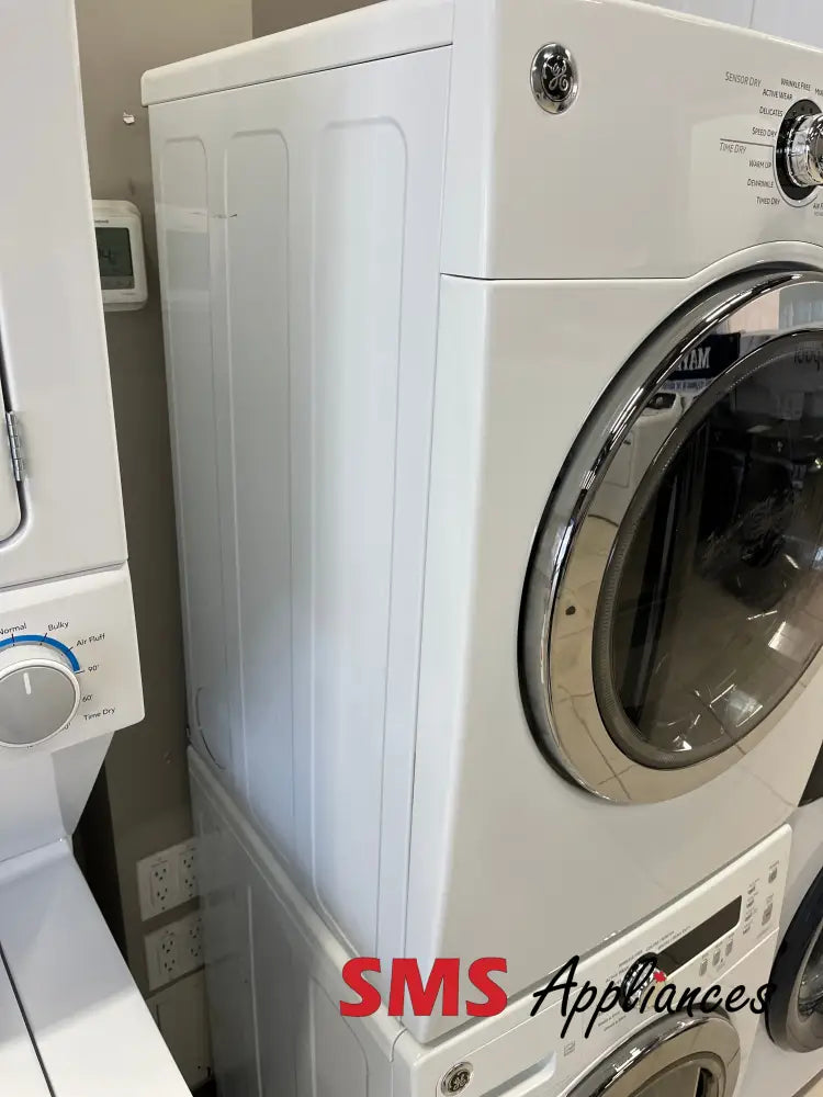 Refurbished – 24’’ Laundry Set GE WCVH4800K2WW