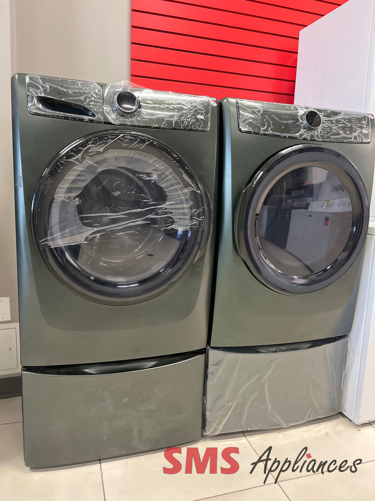 27" Electrolux ELFW7738AA open box laundry set - SMS Appliances Calgary