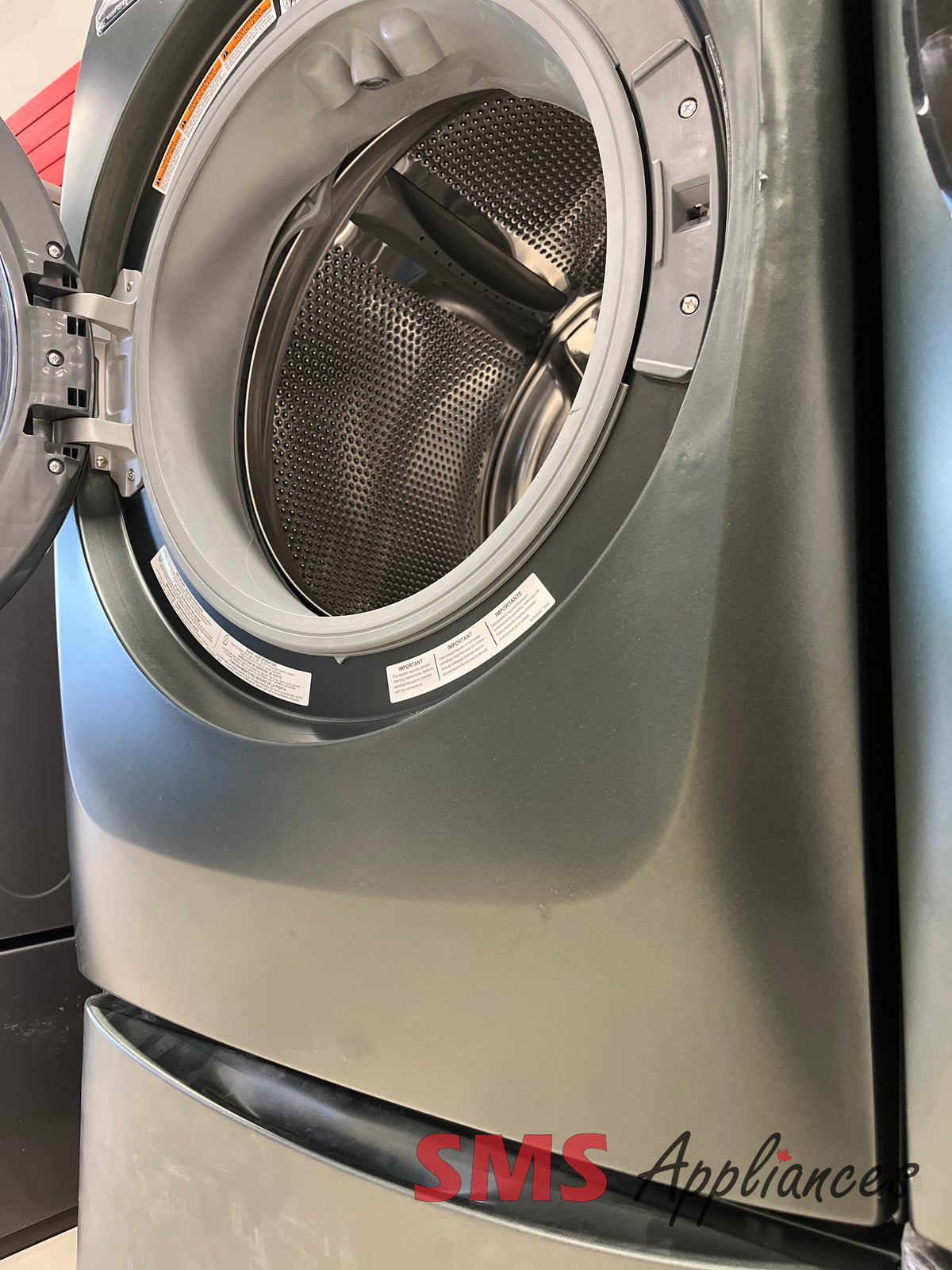 Open Box Electrolux ELFW7738AA laundry set close-up - SMS Appliances