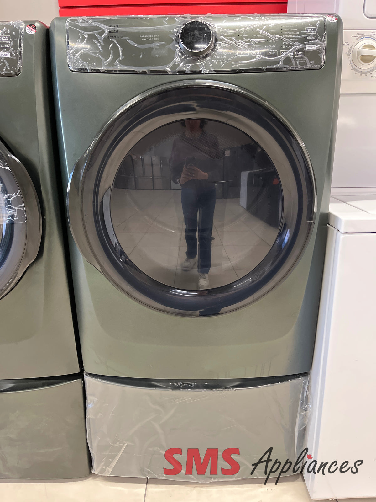 Electrolux ELFW7738AA open box laundry set photo at SMS Appliances Calgary