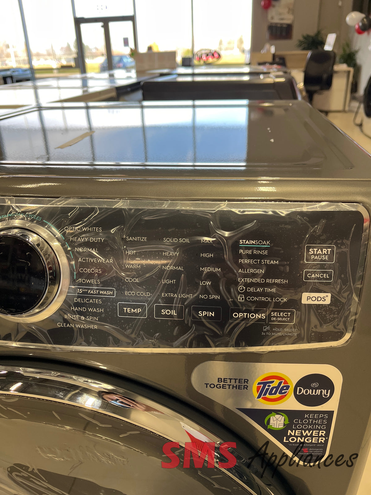 Open Box Electrolux ELFW7637AT washer close-up - SMS Appliances