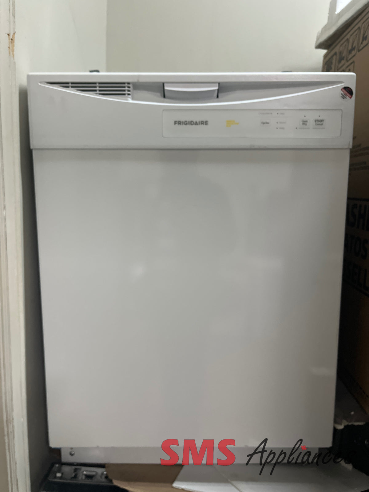 Open Box Dishwashers FDPC4221AW Frigidaire - Image 1