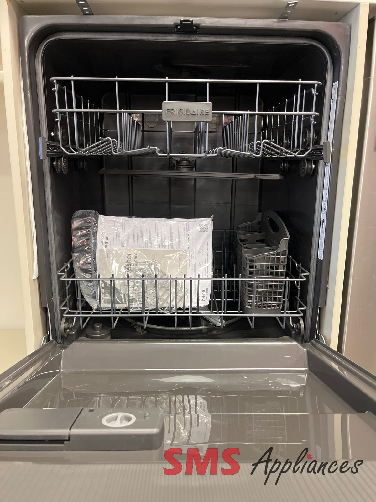 Open Box Dishwashers FDPC4314AS Frigidaire - Image 2
