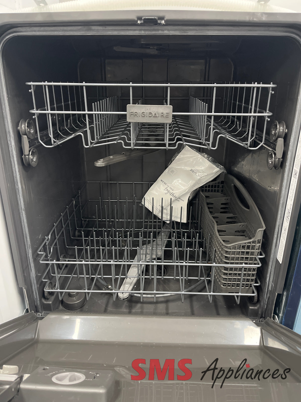 Open Box Dishwashers FDPC4314AW Frigidaire - Image 2