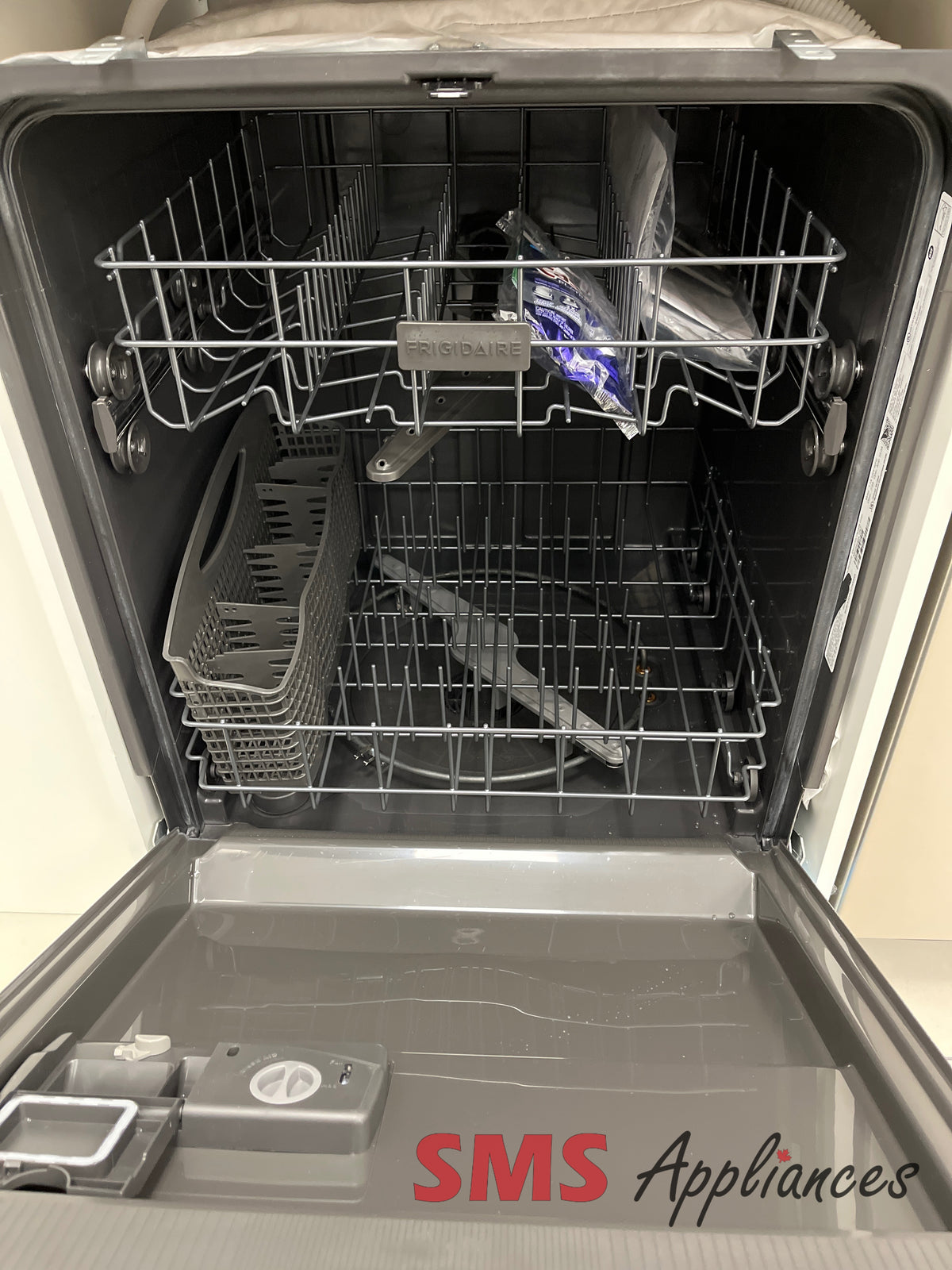 Open Box Dishwashers FDPC4314AW Frigidaire - Image 3