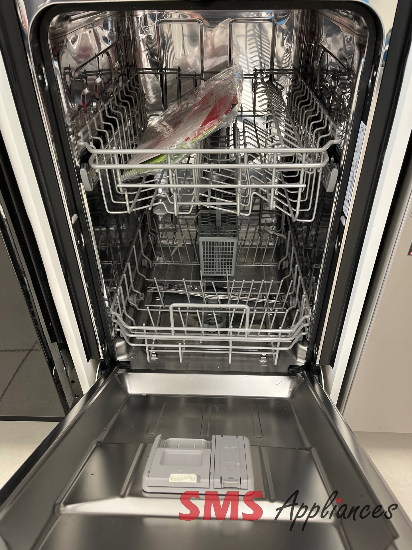 Open Box Dishwashers FFBD1831US Frigidaire - Image 3