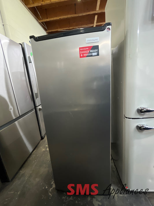 Open Box Freezers EFRF7010 B Frigidaire - Image 1