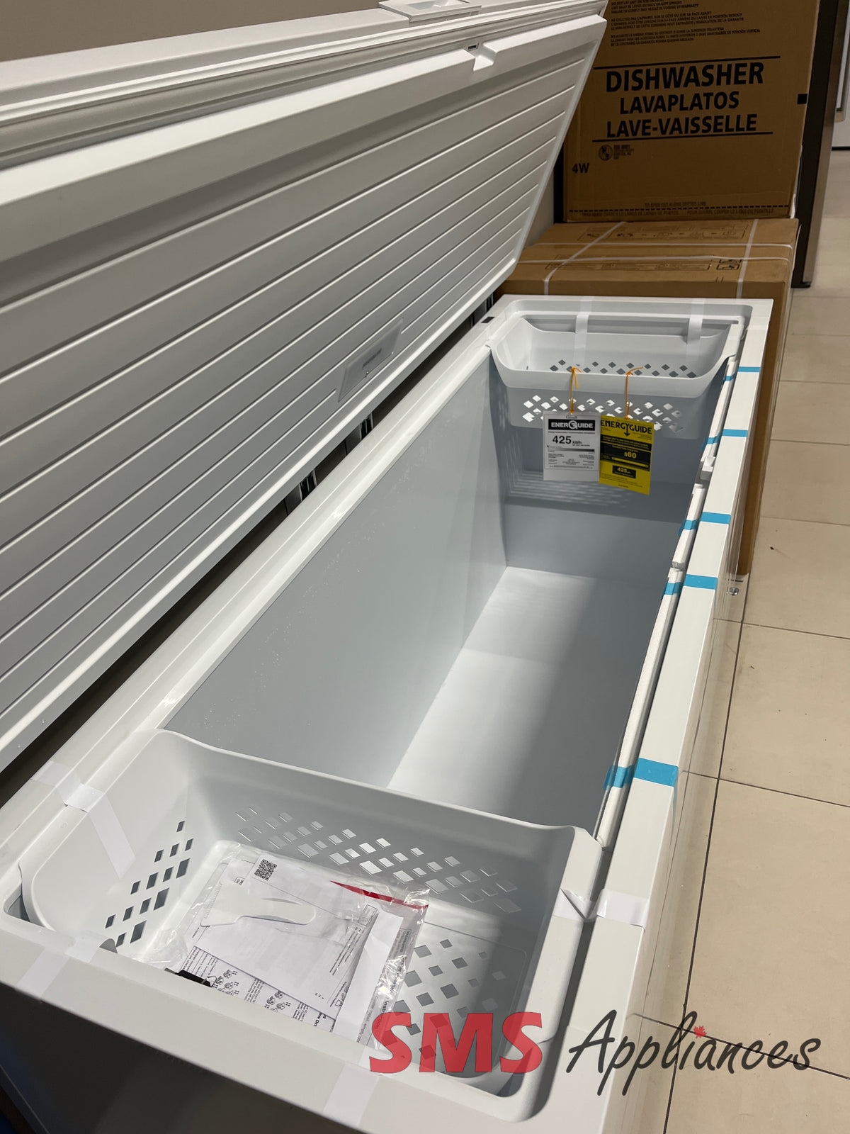 Open Box Freezers FFCL2562AW Frigidaire - Image 2