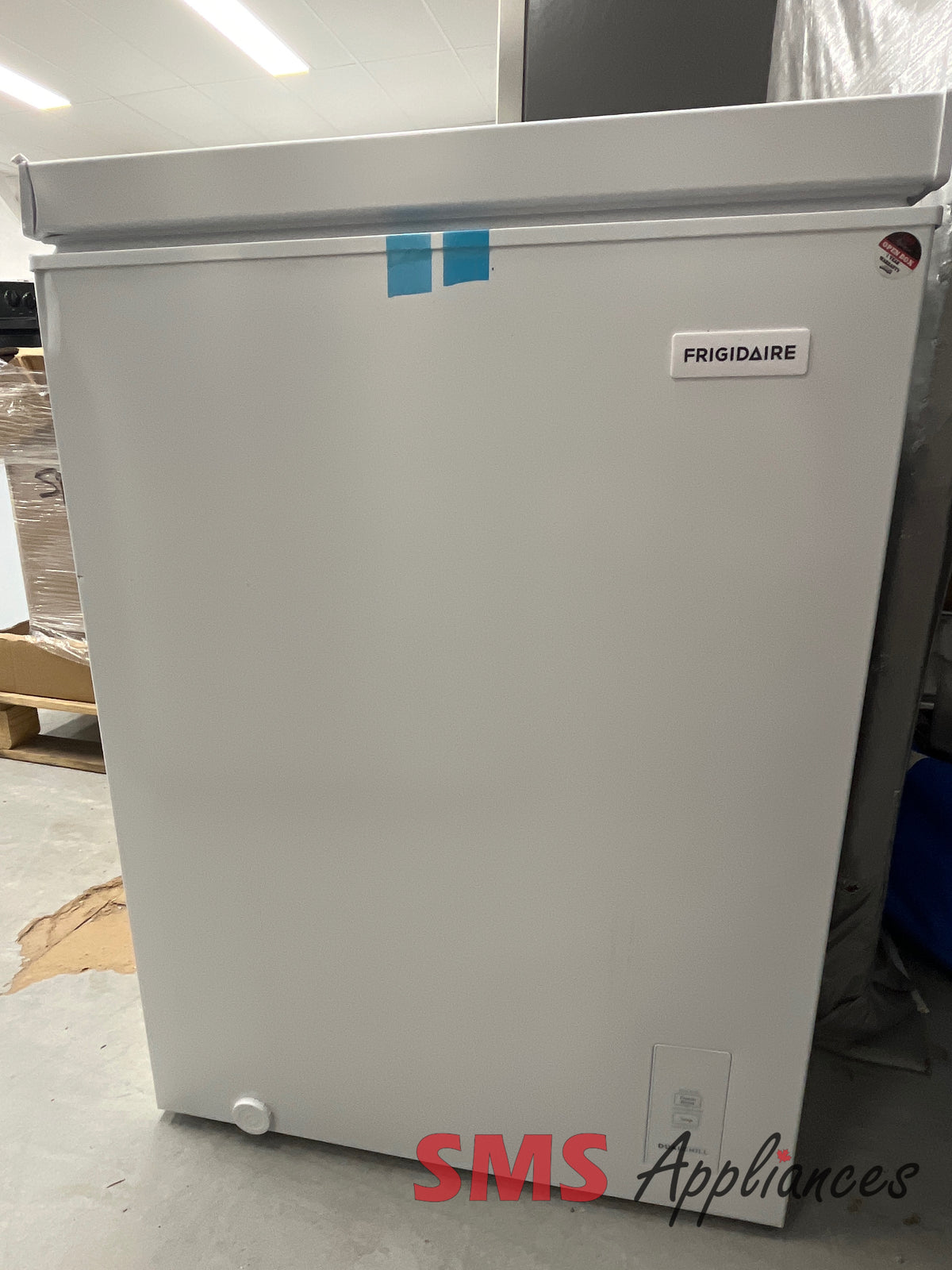 Open Box Freezers FFCS0562AW Frigidaire - Image 1