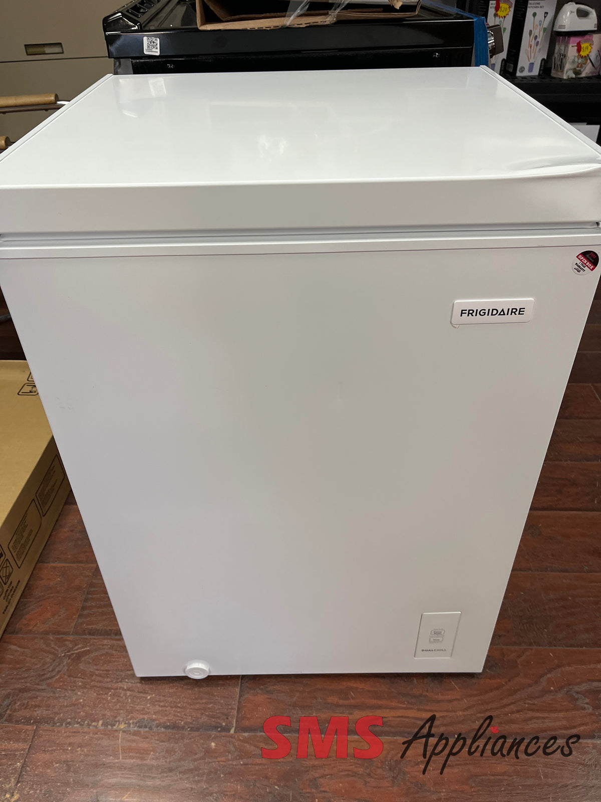 Open Box Freezers FFCS0562AW Frigidaire - Image 1