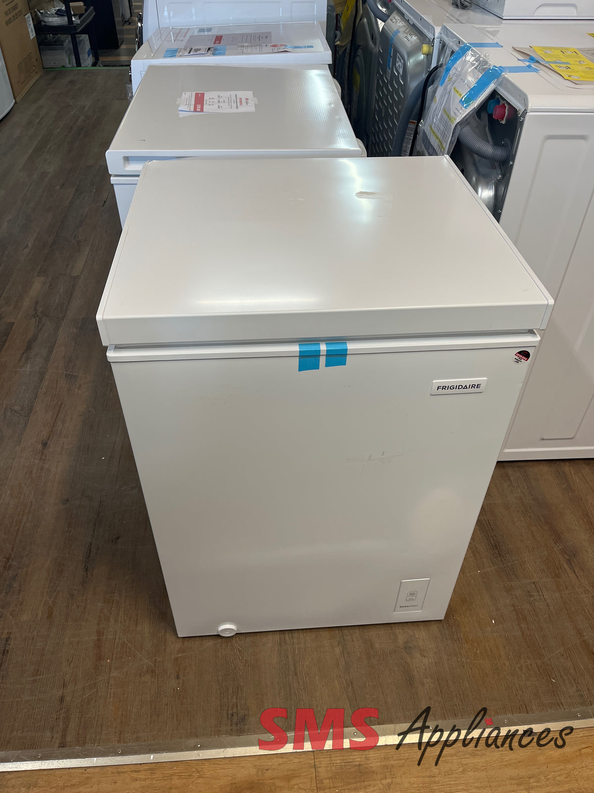 Open Box Freezers FFCS0562AW Frigidaire - Image 1