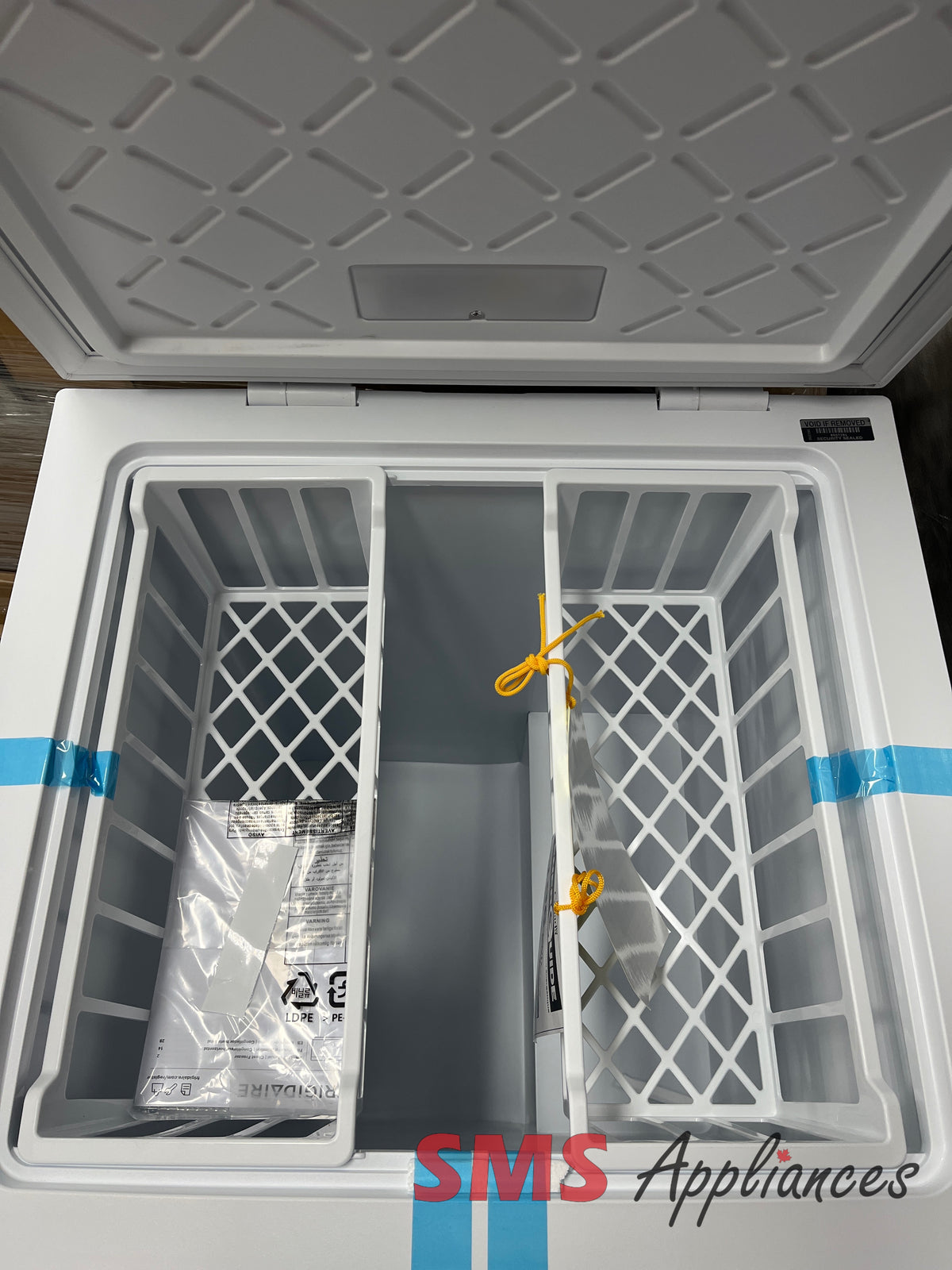 Open Box Freezers FFCS0562AW Frigidaire - Image 2