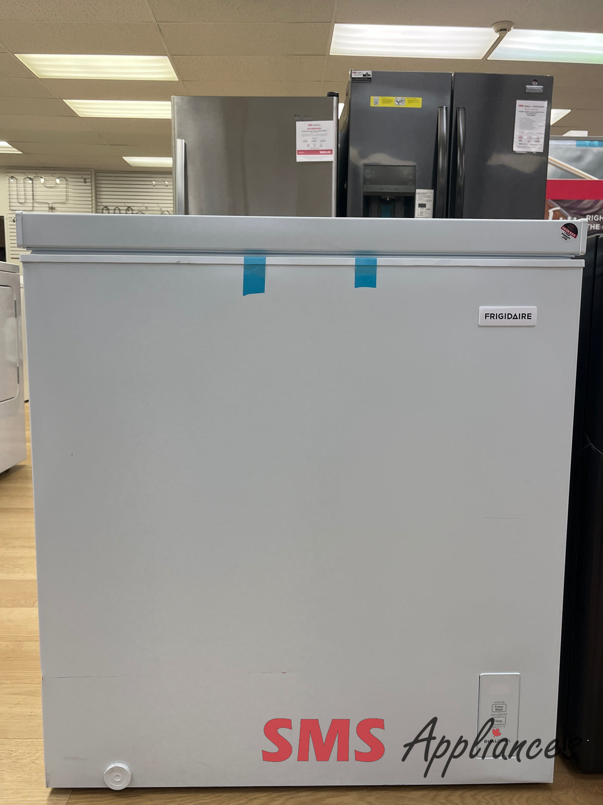 Open Box Freezers FFCS0762AW Frigidaire - Image 1