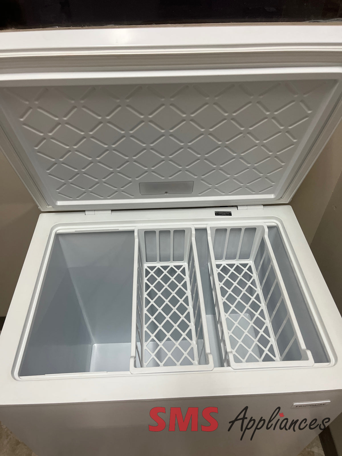 Open Box Freezers FFCS0762AW Frigidaire - Image 2