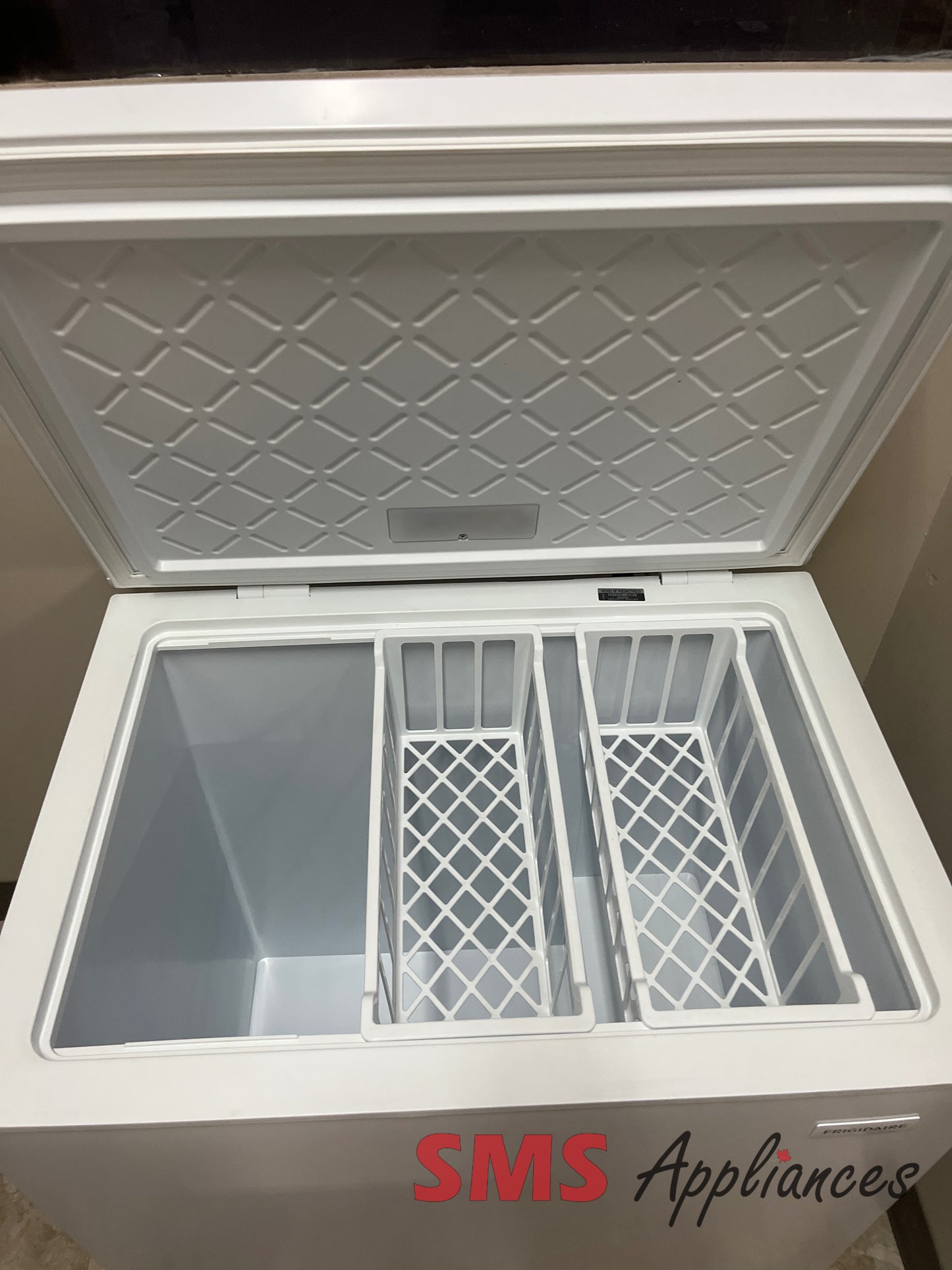 Open Box Freezers FFCS0762AW Frigidaire - Image 2