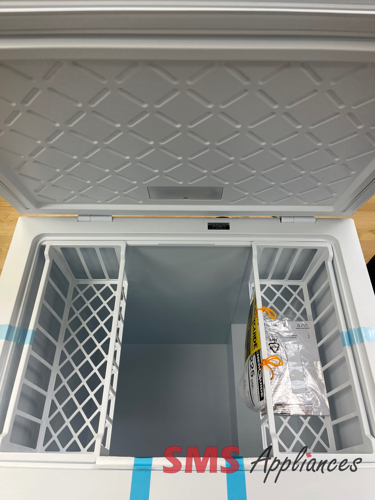 Open Box Freezers FFCS0762AW Frigidaire - Image 3