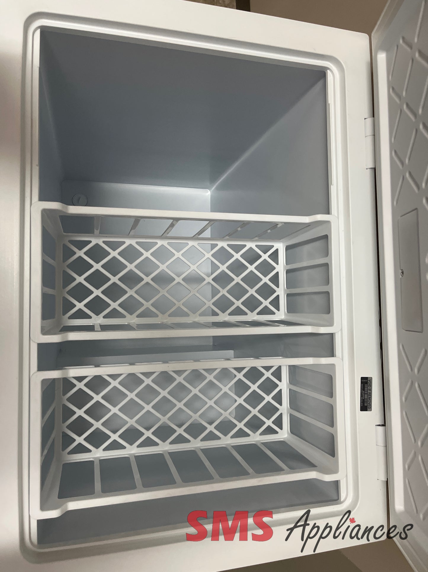 Open Box Freezers FFCS0762AW Frigidaire - Image 3