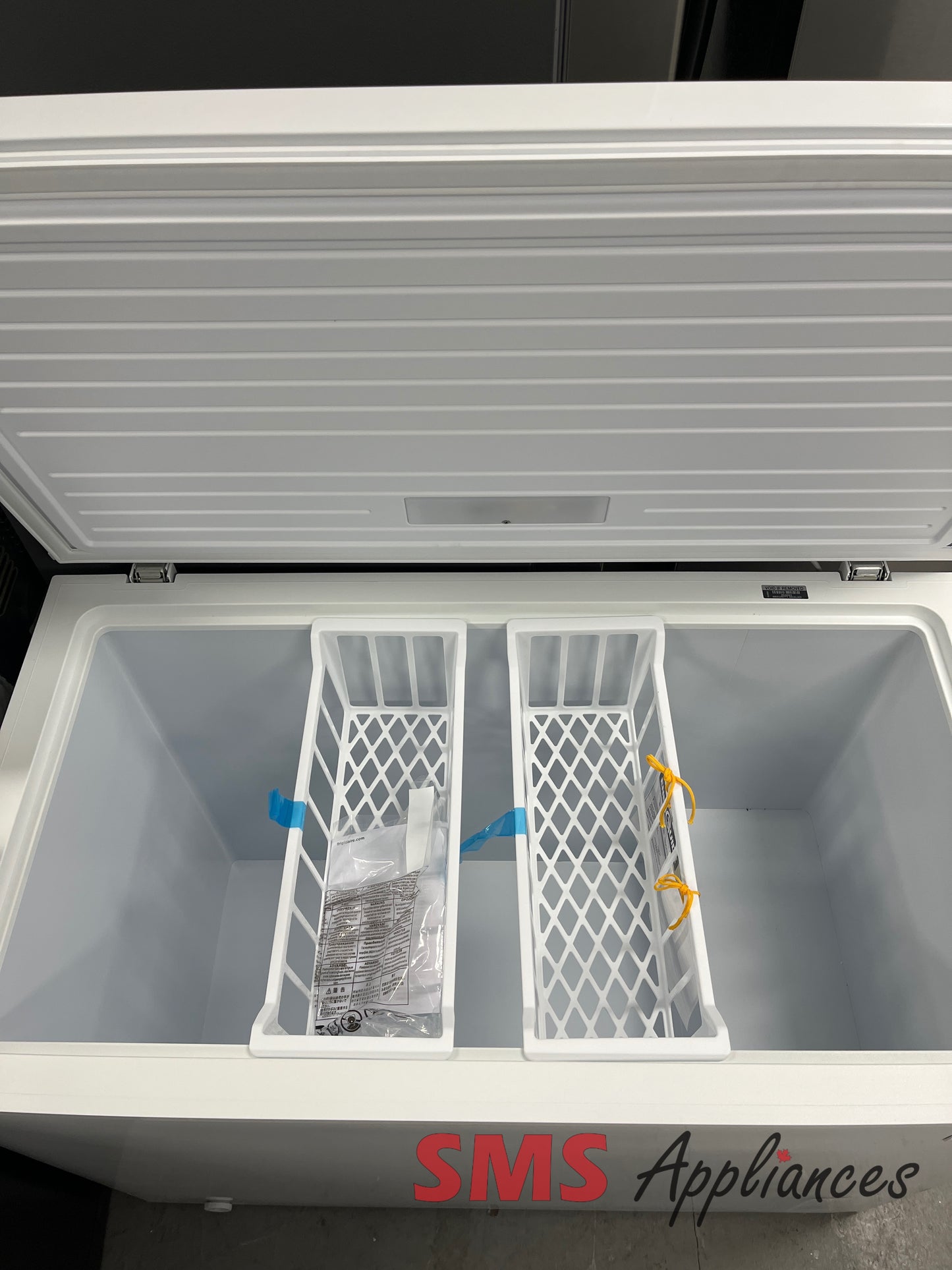 Open Box Freezers FFCS1062AW Frigidaire - Image 2