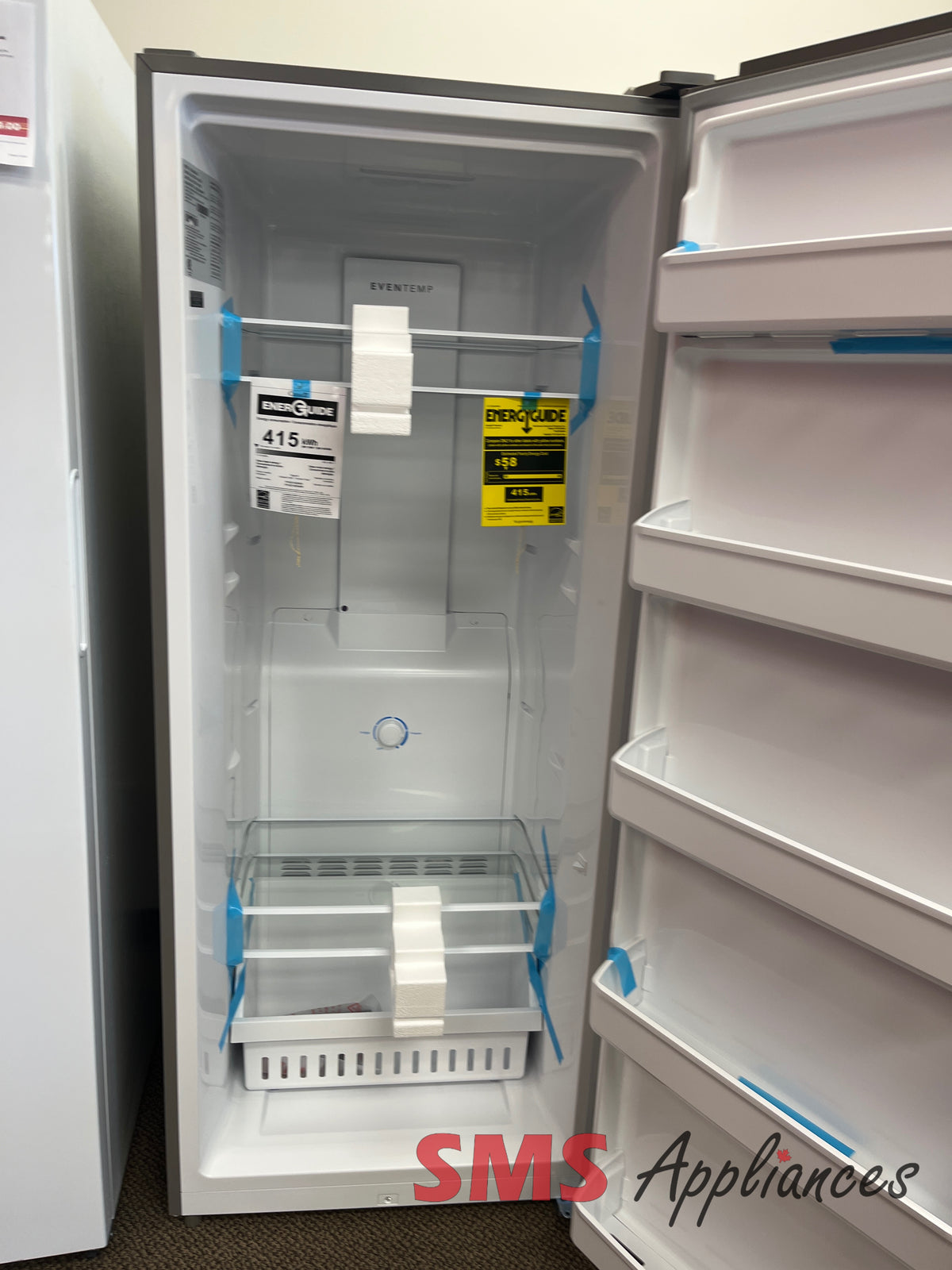 Open Box Freezers FFUE1626AV Frigidaire - Image 2