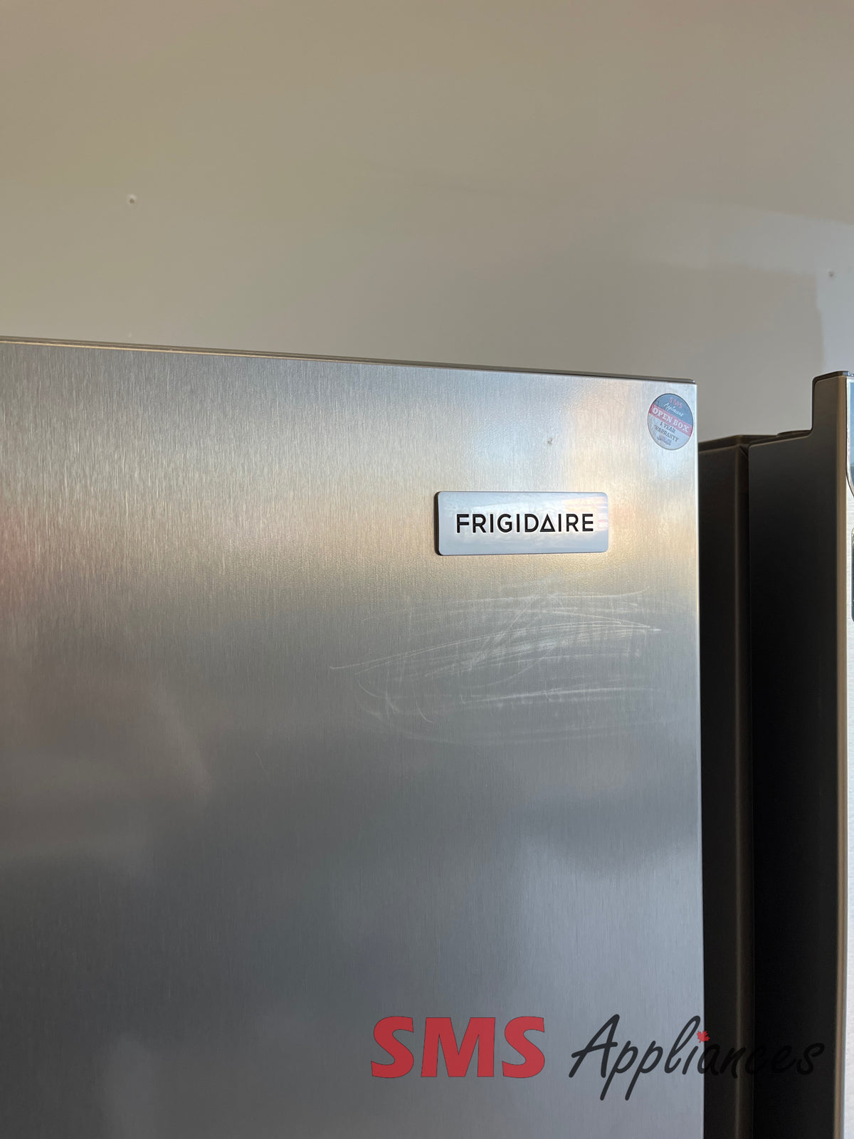 Open Box Freezers FFUE1626AV Frigidaire - Image 2