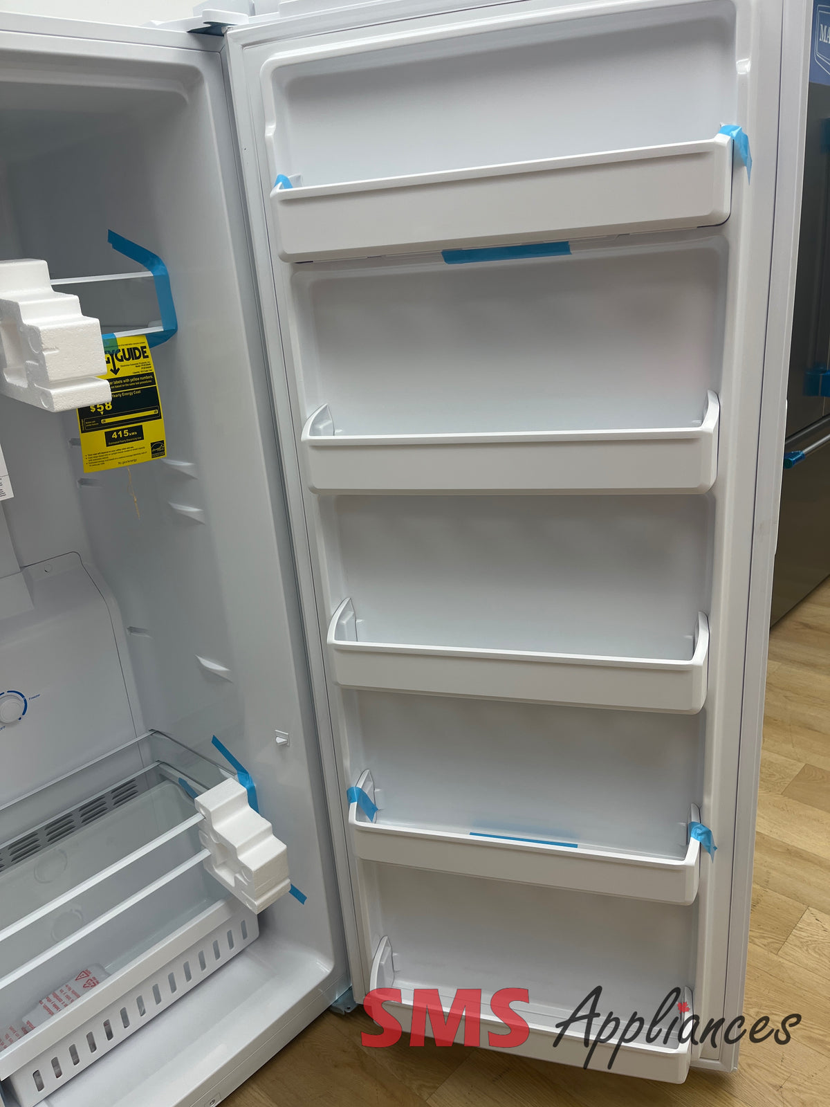 Open Box Freezers FFUE1626AW Frigidaire - Image 3