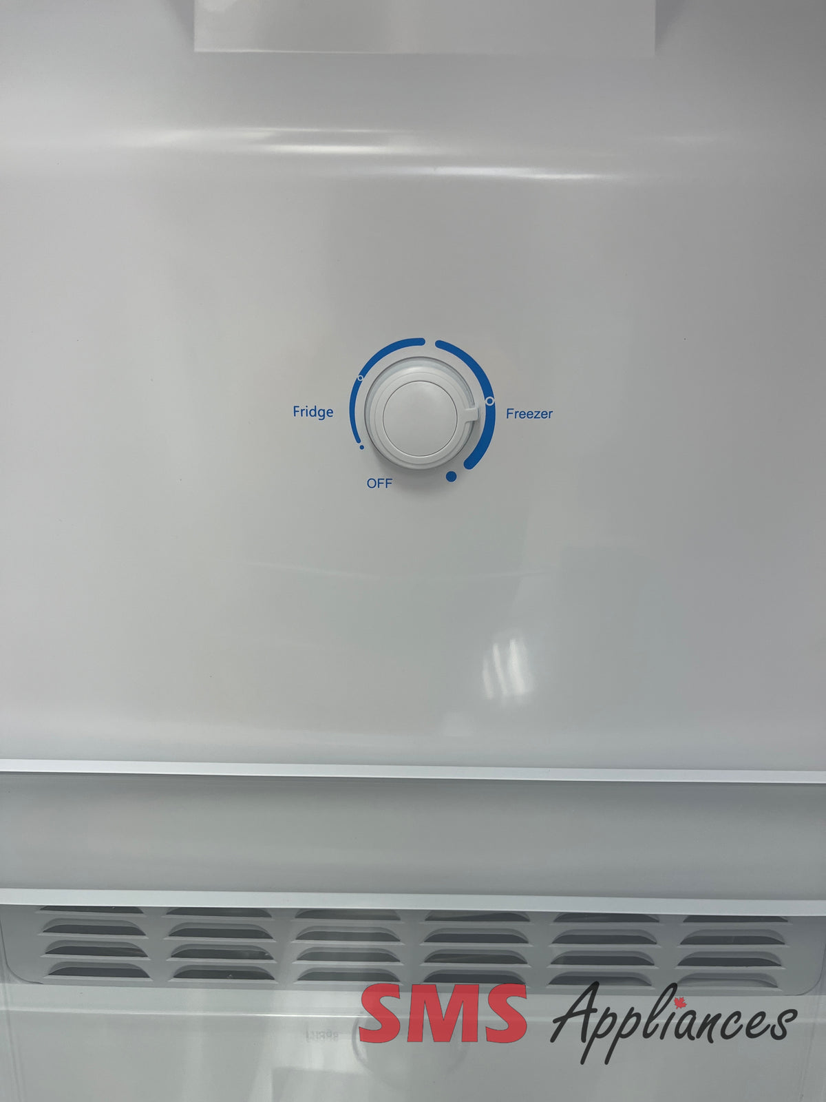 Open Box Freezers FFUE1626AW Frigidaire - Image 4