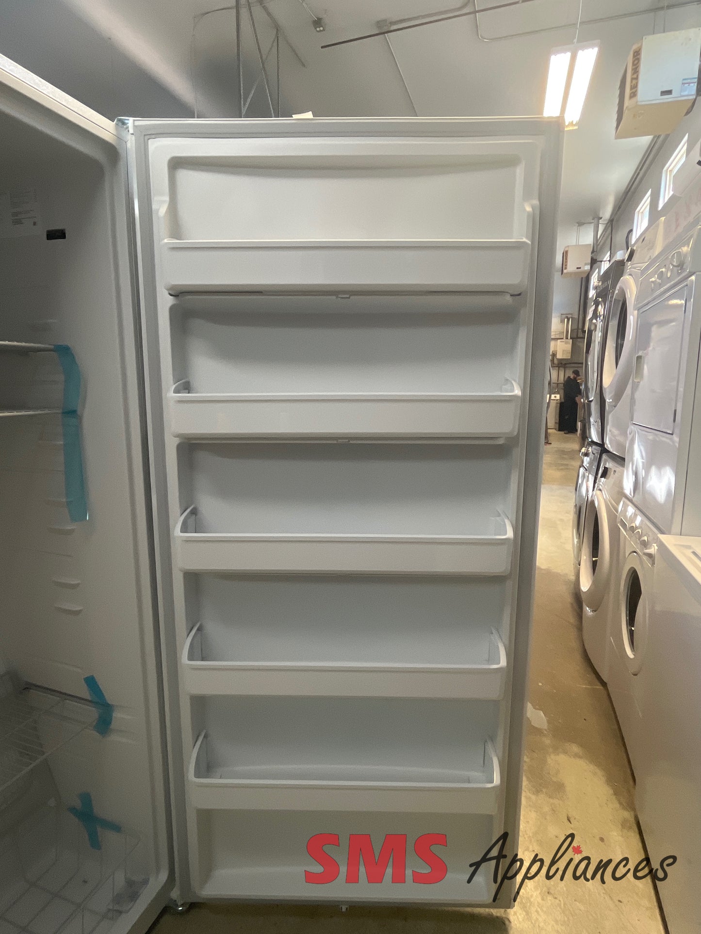 Open Box Freezers FFUE2022A Frigidaire - Image 4