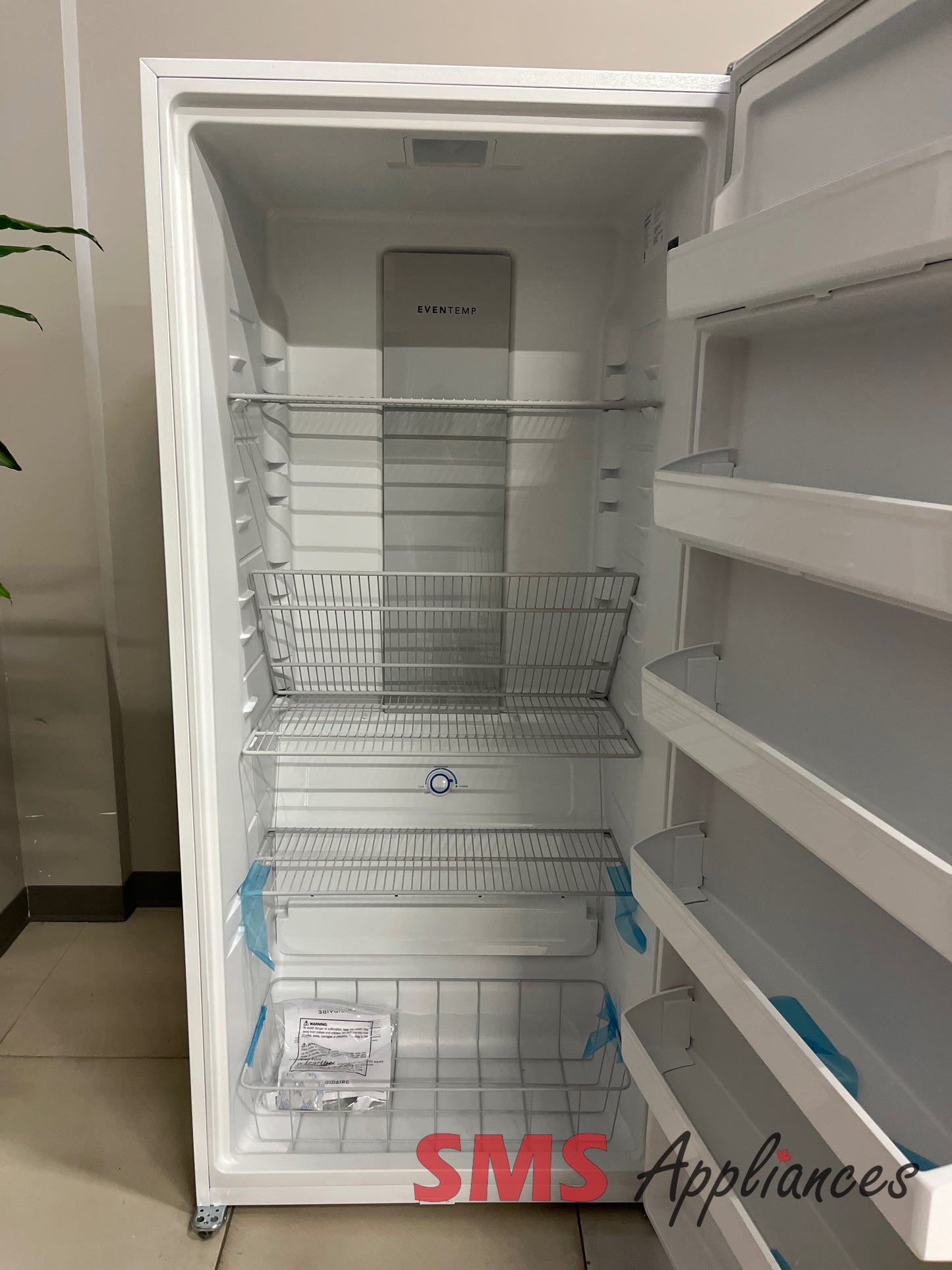 Open Box Freezers FFUE2022AW Frigidaire - Image 2
