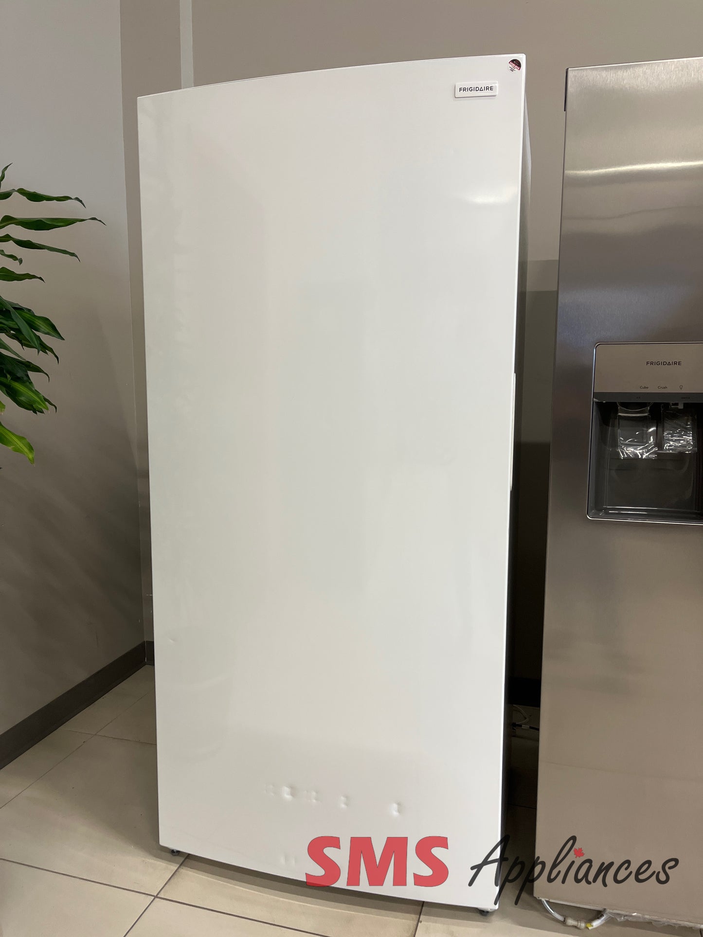 Open Box Freezers FFUE2022AW Frigidaire - Image 6