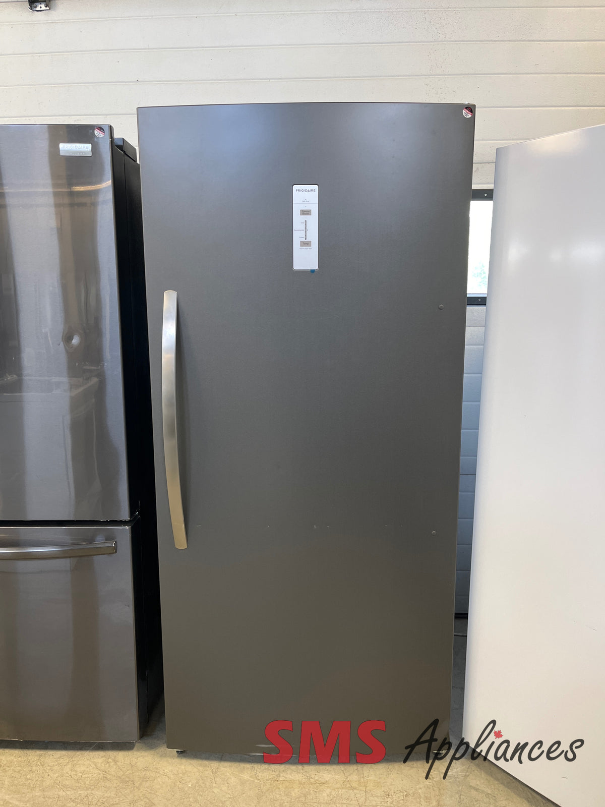 Open Box Freezers FFUE2024ANG Frigidaire - Image 1
