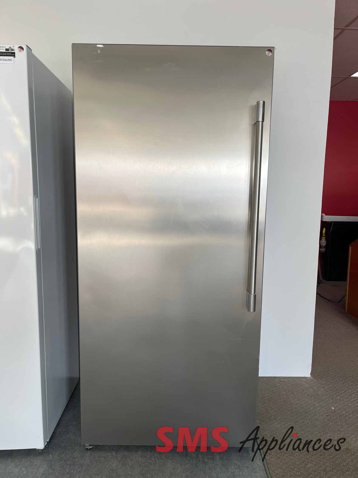 Open Box Freezers FPFU19F8WF Frigidaire - Image 1
