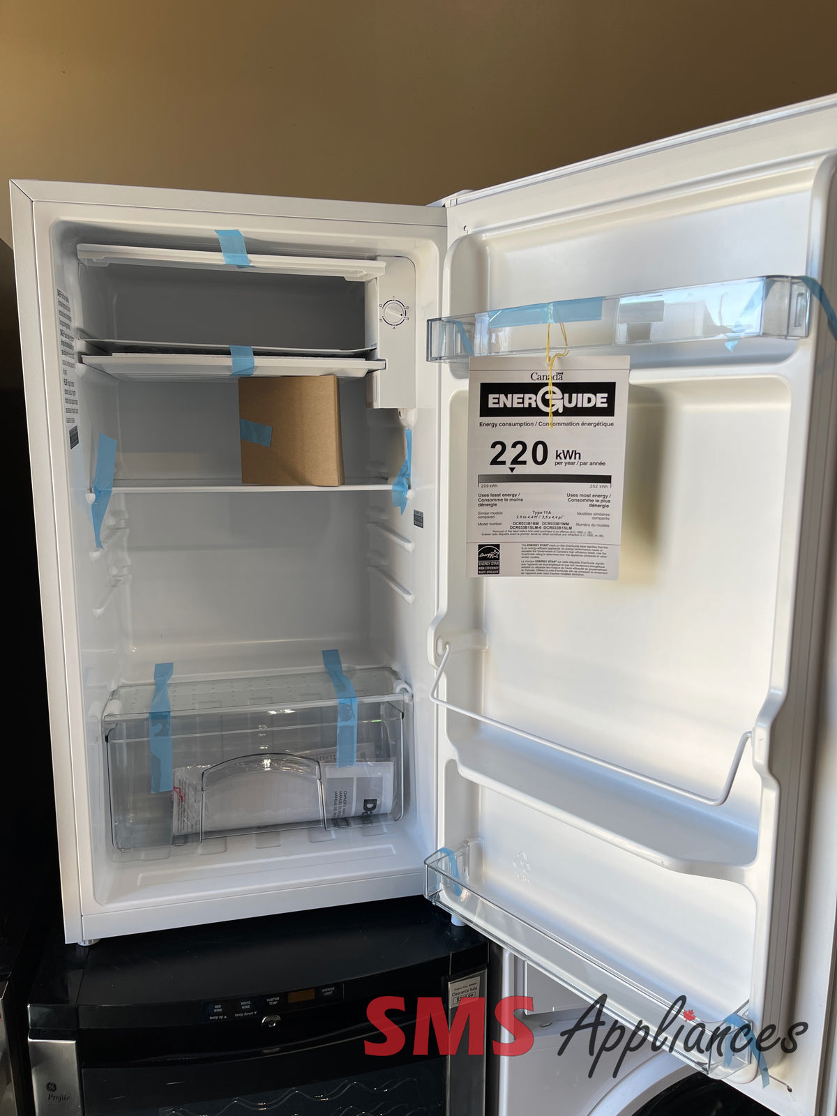 Open Box Fridges DCR033B1BM Danby diplomat - Image 2