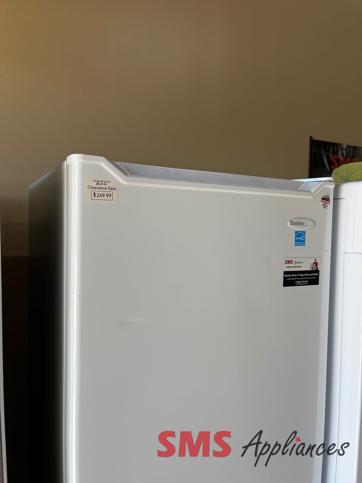 Open Box Fridges DCR033B1BM Danby diplomat - Image 3