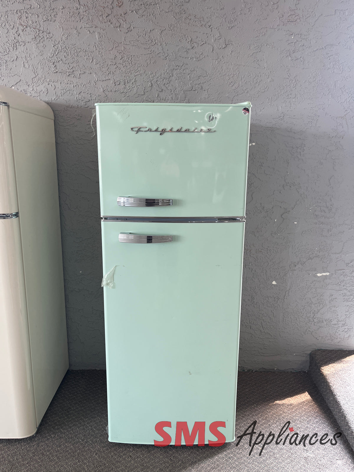 Open Box Fridges EFR753 MINT 6COM Frigidaire - Image 1