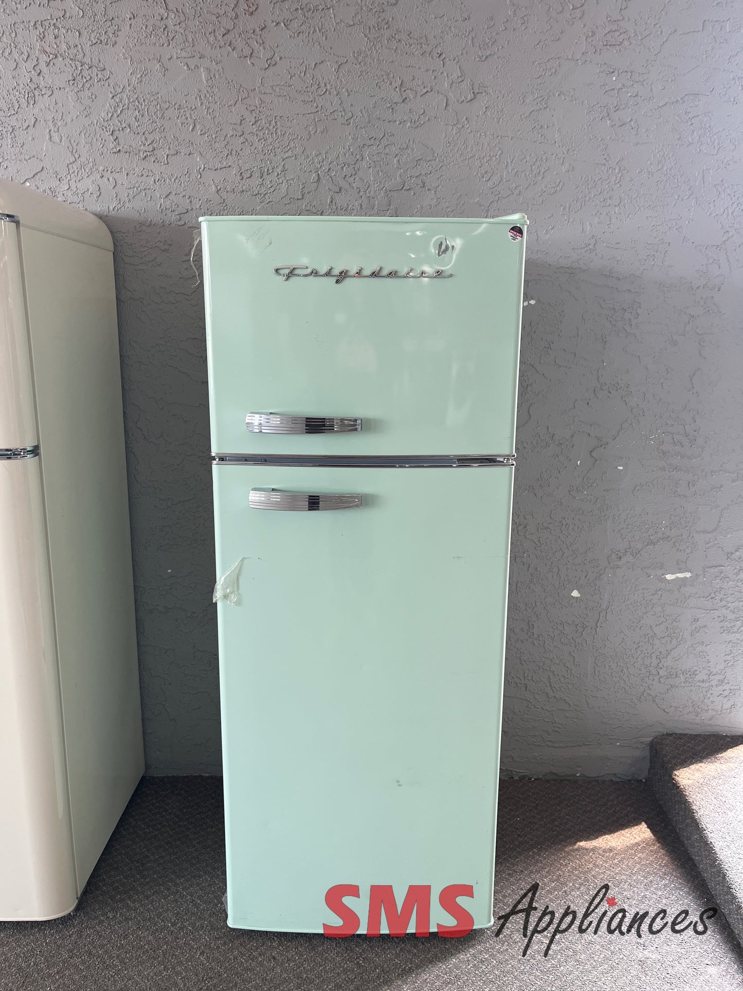 Open Box Fridges EFR753 MINT 6COM Frigidaire - Image 1
