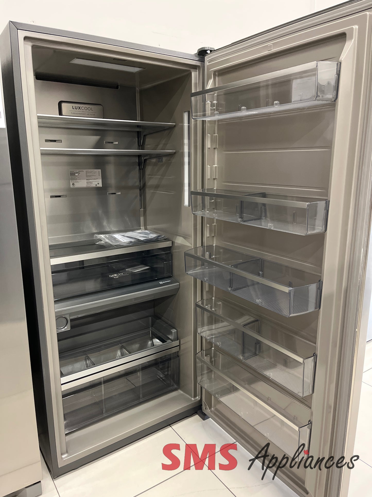 Open Box Fridges EI33AR80WSC Electrolux - Image 3