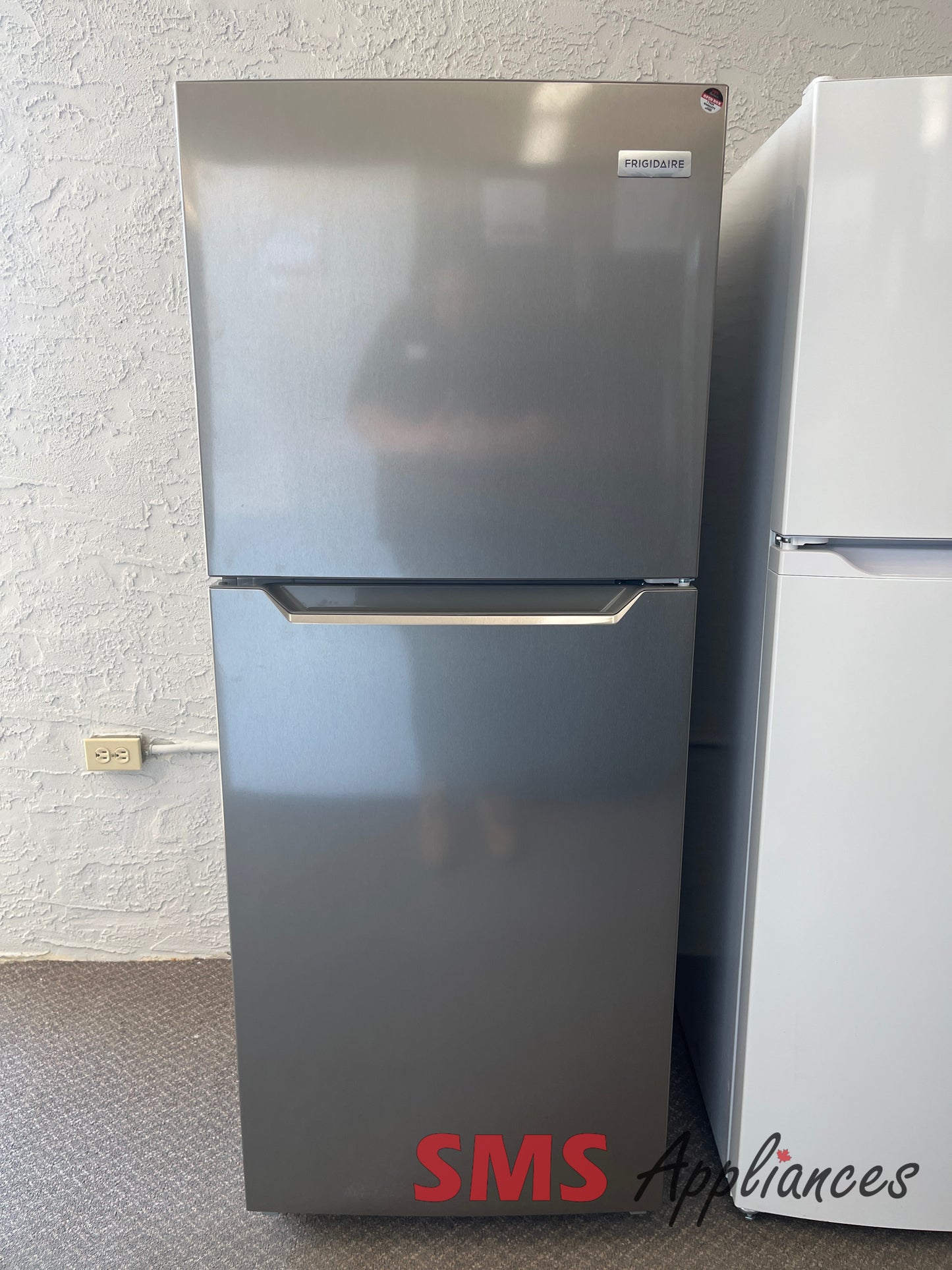 Open Box Fridges FFET1222UV Frigidaire - Image 1