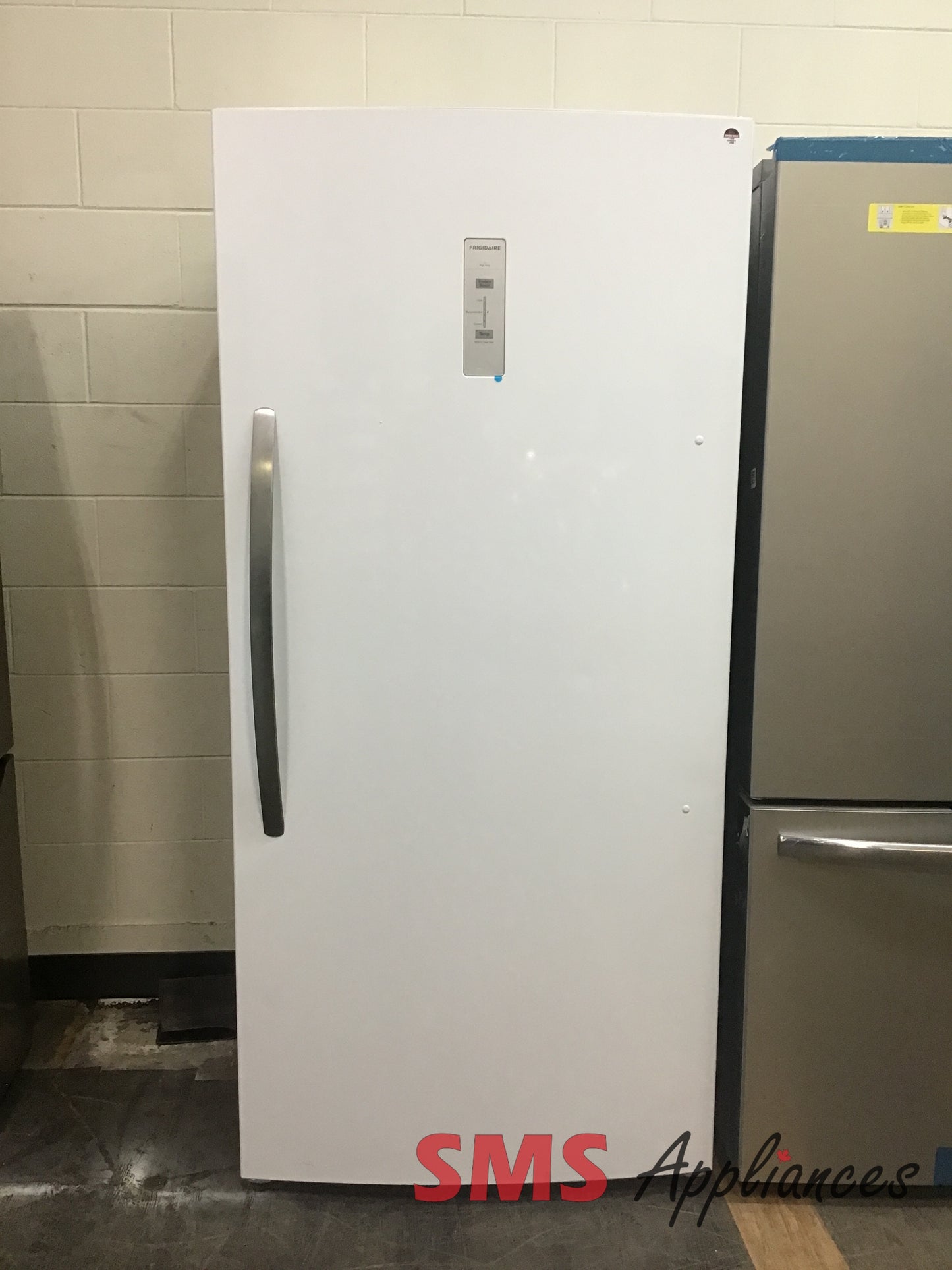 Open Box Fridges FFUE2024AWG Frigidaire - Image 1