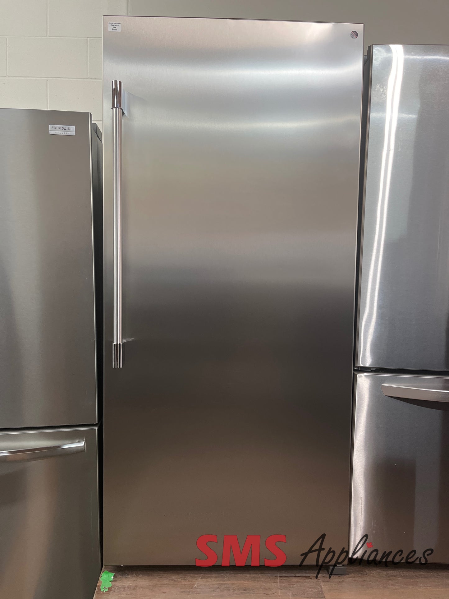 Open Box Fridges FPRU19F8WFC Frigidaire - Image 1