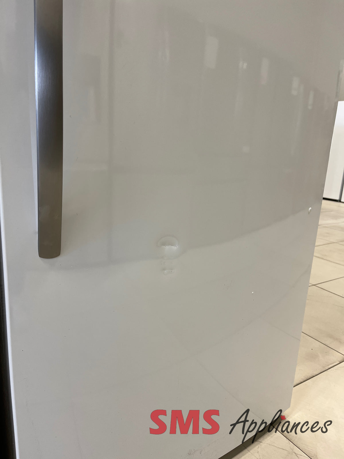 Open Box Fridges FRAE2024AWC Frigidaire - Image 5