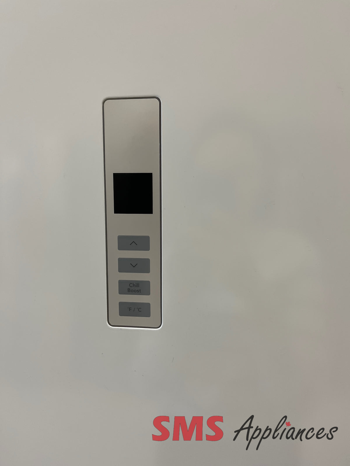 Open Box Frigidaire FRAE2136AW fridge close-up - SMS Appliances