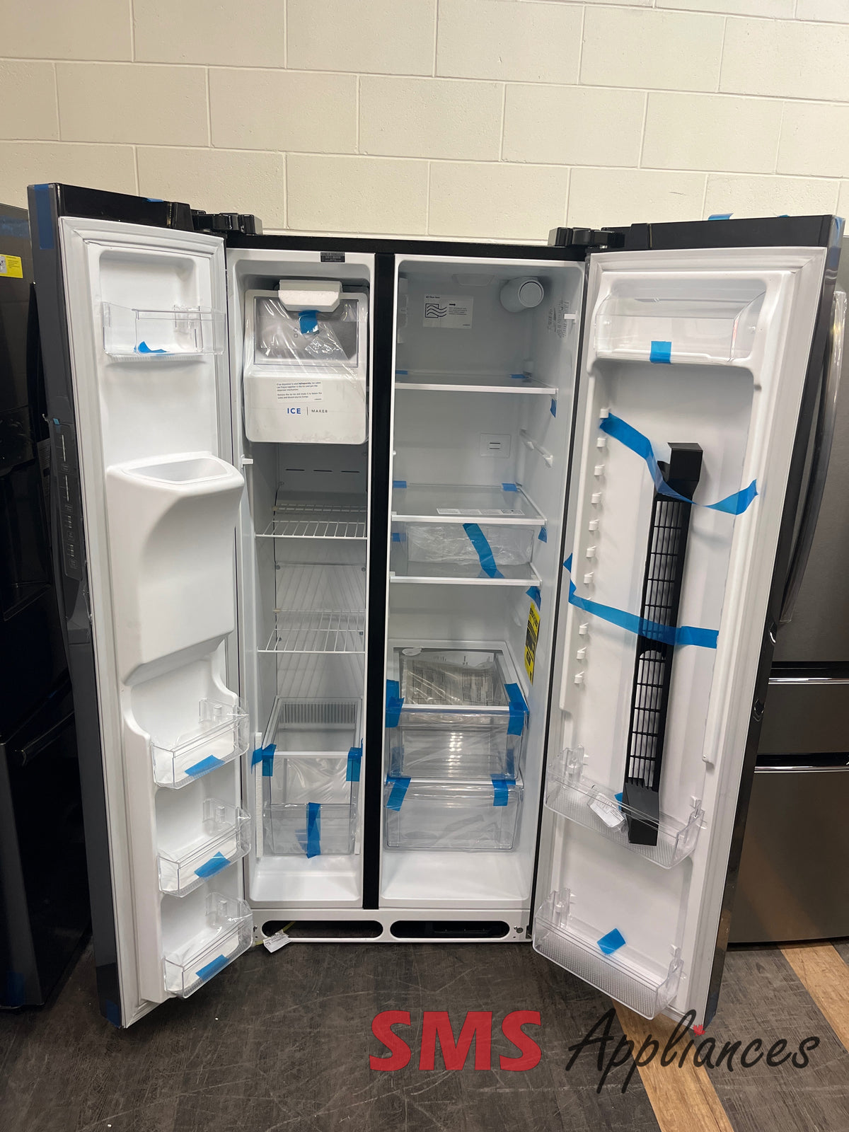Open Box Fridges FRSS2323ADC Frigidaire - Image 2