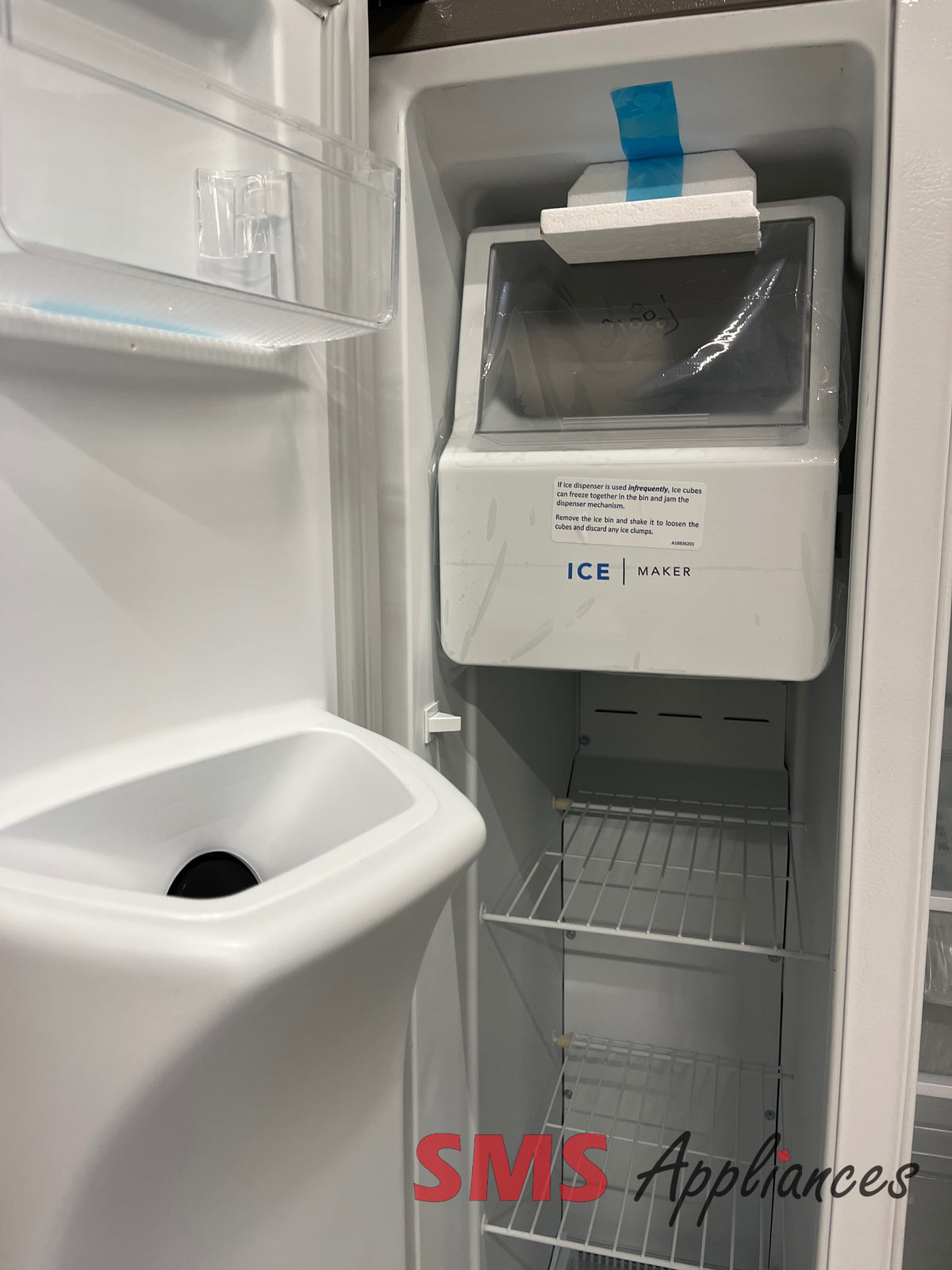 Open Box Fridges FRSS2323ASD Frigidaire - Image 4