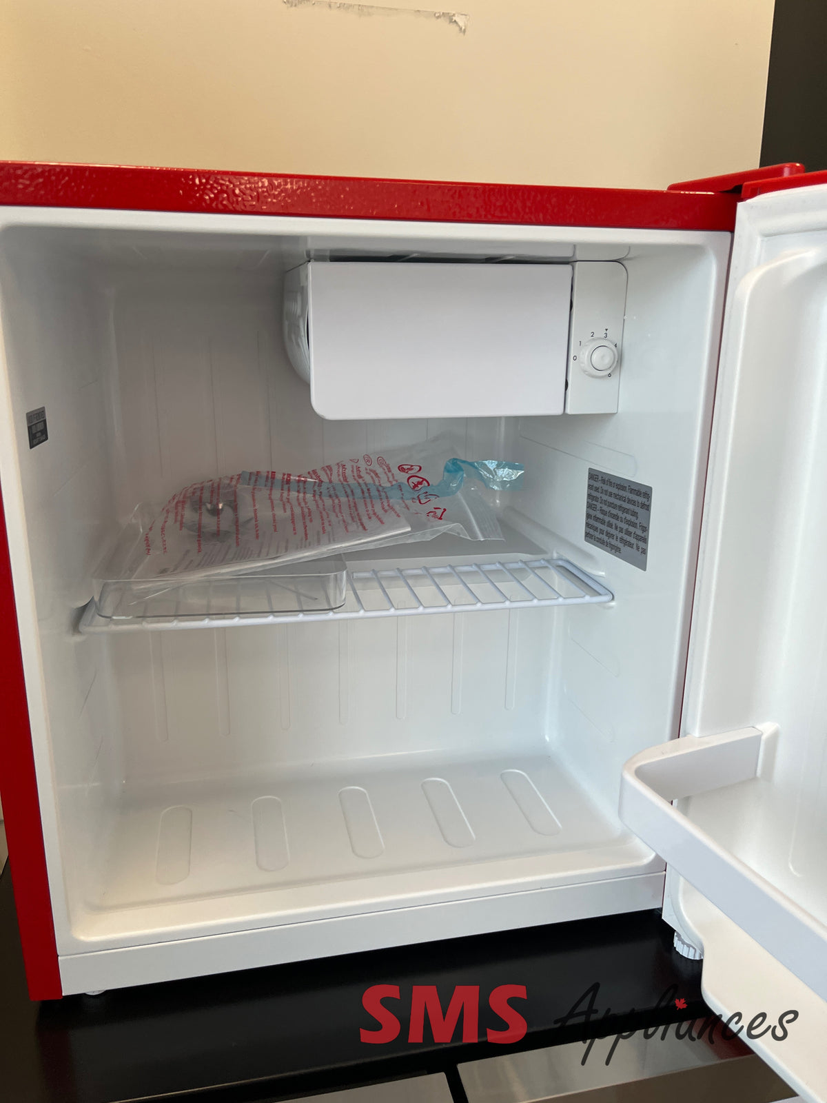 Open Box Fridges HBF1600 RED 6COM - Image 2