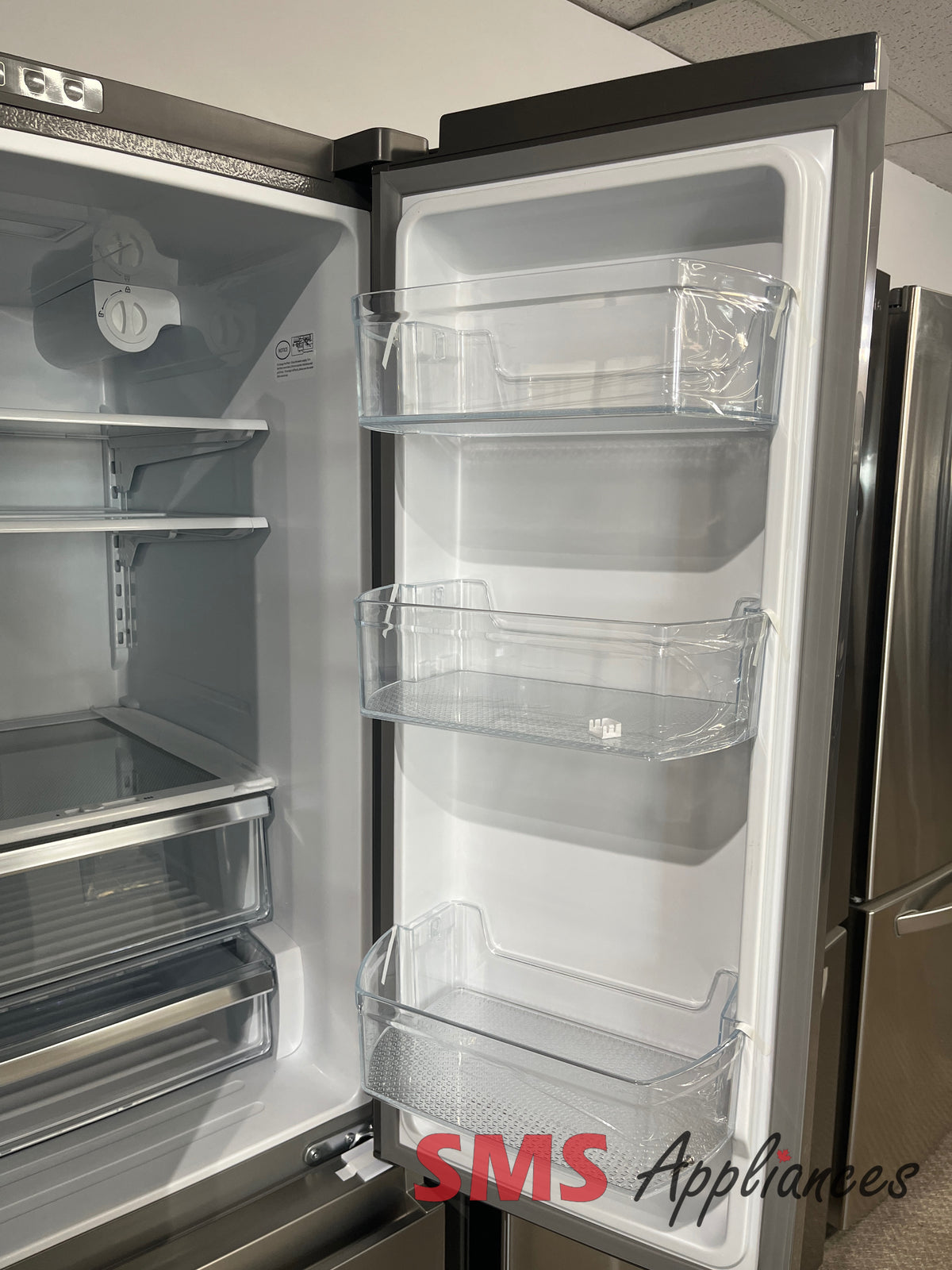 Open Box Fridges RF266C3FSE Hisense - Image 4