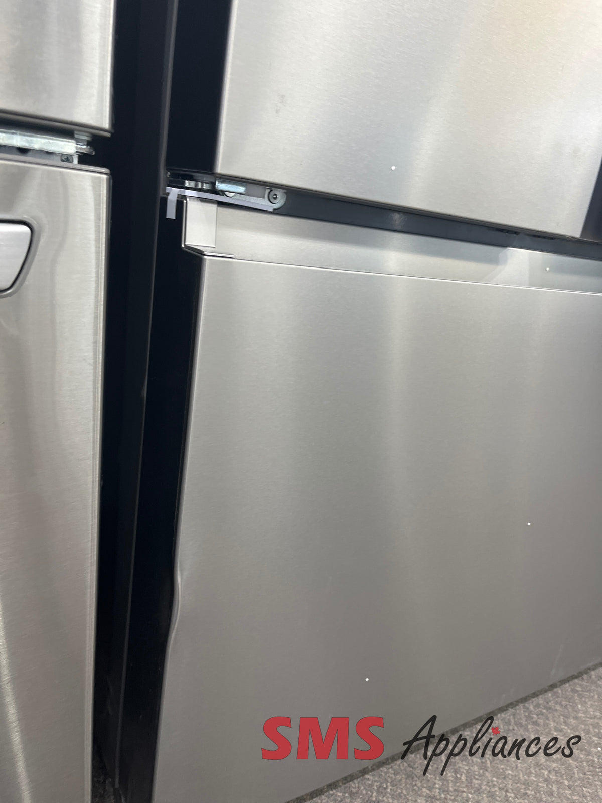 Open Box Fridges RF266C3FSE Hisense - Image 8